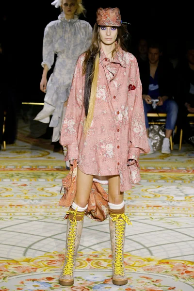 Look 19